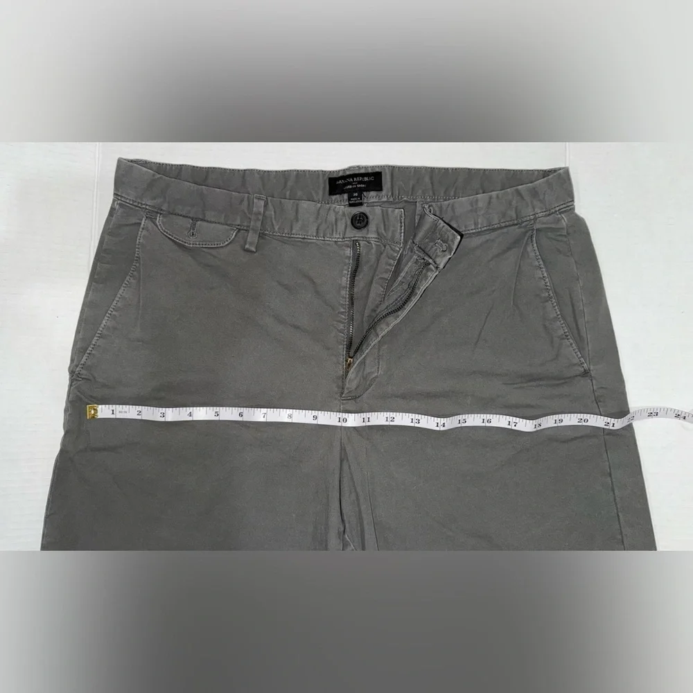 Banana Republic Men’s Gray Flat Front Chino Shorts Size 36 Live-In Short Casual